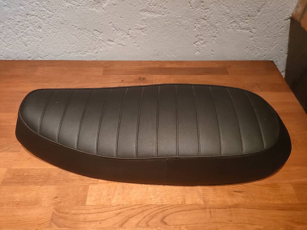 Triumph Bonneville T100 Scrambler Sattel im Kanton Bern