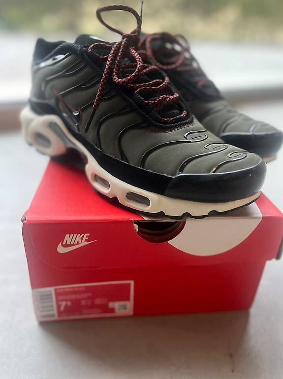 Air shops max plus kaki