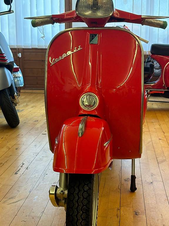 rosso 847 vespa rosso corsa