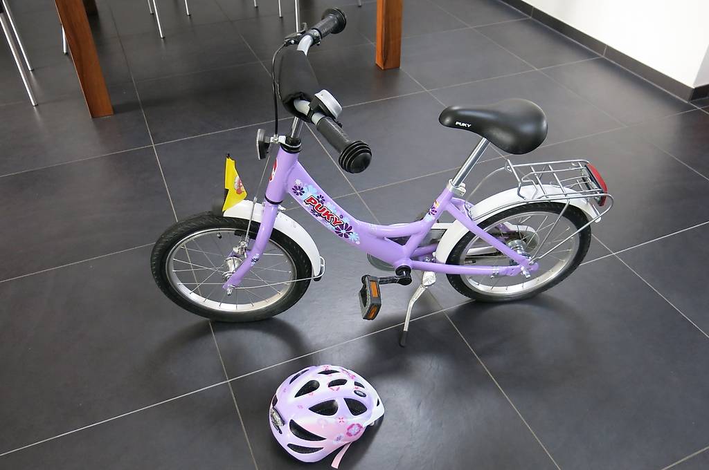 Puky ZL 16-1 ALU Kinderfahrrad mit UVEX Velohelm in Lila im Kanton St.  Gallen - tutti.ch