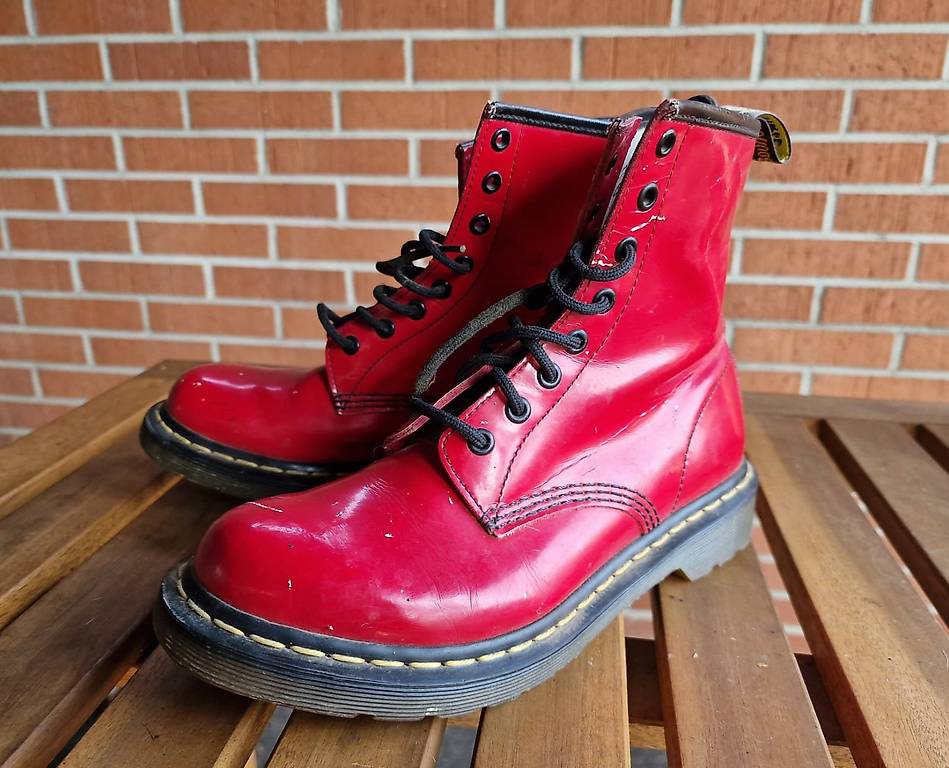 Rote Dr. Martens 8 Loch Boots Gr. 38 im Kanton Thurgau tutti.ch