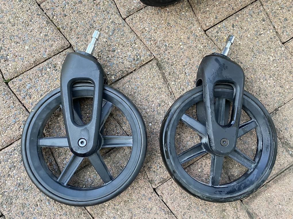 Kinderwagen Bugaboo inkl Maxi Cosi Aufsatz im Kanton St. Gallen