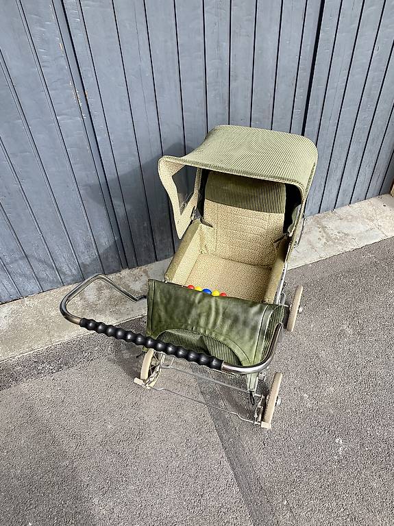 2 antike Kinderwagen aus 1980 - tutti.ch