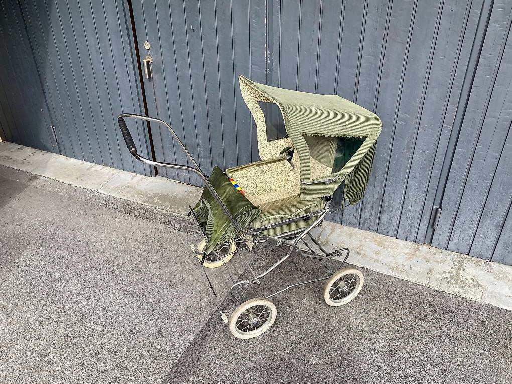 2 antike Kinderwagen aus 1980 - tutti.ch