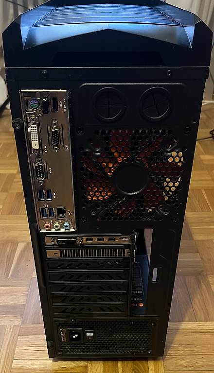 PC | Intel i7-4790K | GTX 970 4GB | 16 GB RAM | 1 TB SSD im Kanton