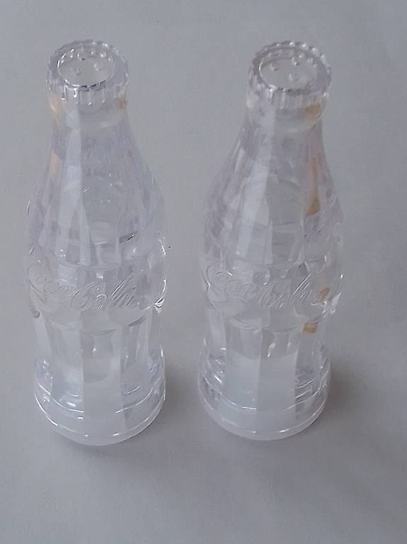 Coca Cola Salz- & Pfefferstreuer Set | 2 Streuer + Lesezeichen – Lizenziertes Küchenzubehör