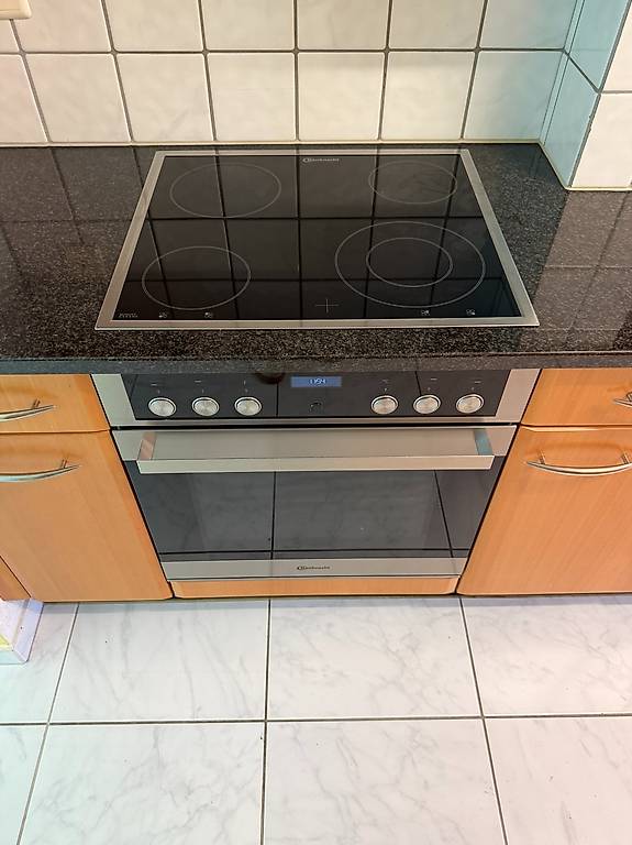 Gebrauchte Küche mit modernen Elektrogeräten Selbstabbau im Kanton St. Gallen