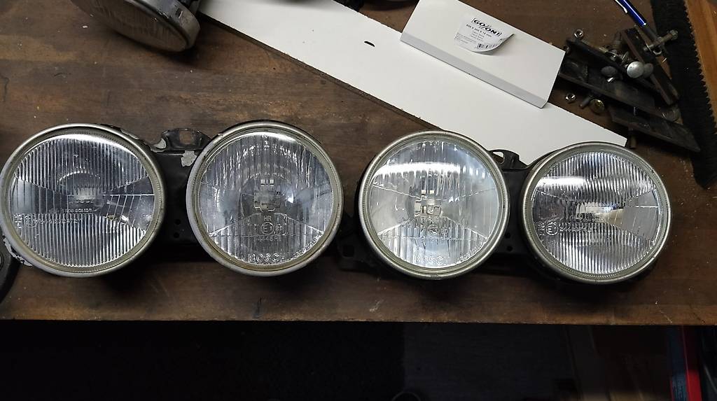 BMW 3er E30 Scheinwerfer HELLA Doppelscheinwerfer Träger Links