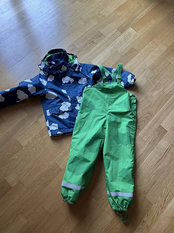 Regenjacke und Regenhose nicht gefüttert Grösse 122/128 im Kanton