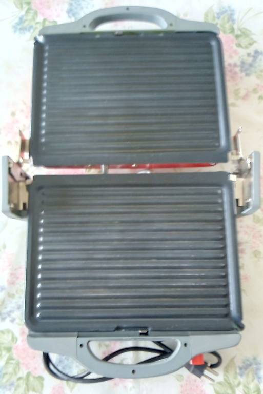 Gril électrique Ancien Farberware 450A – Foyer Ouvert, Acier Inox, Occasion Sans Moteur