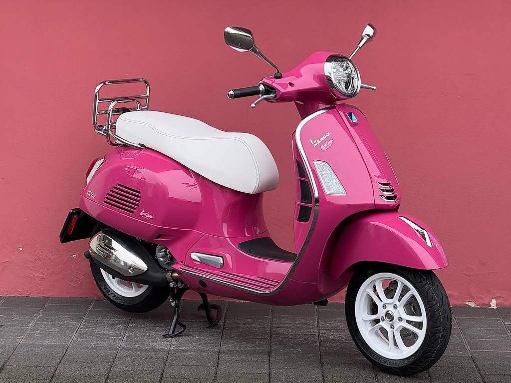 Vespa Gts Piaggio Vespa Rosa Moto Elettrica Piaggio Vespa GTS