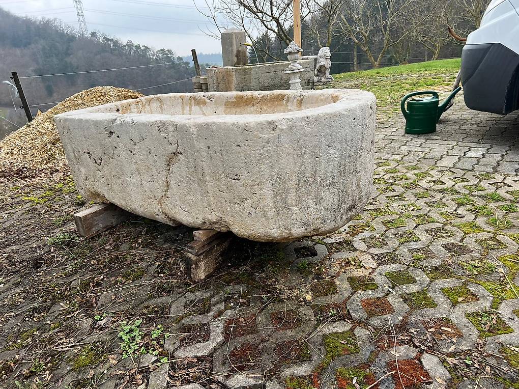 Antiker Brunnen Jurakalk im Kanton Solothurn tutti.ch