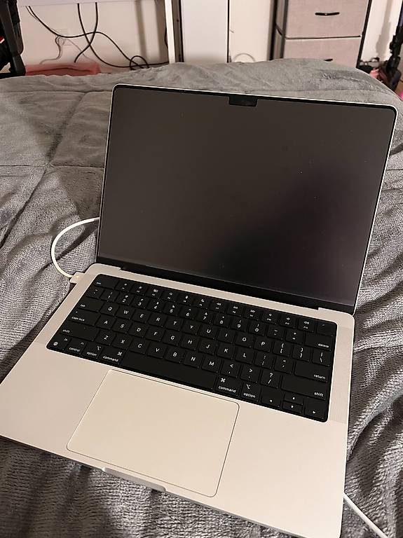 Macbook Pro Late 2021 M1 Pro 14 inch 16gb 512gb. Silver im Kanton