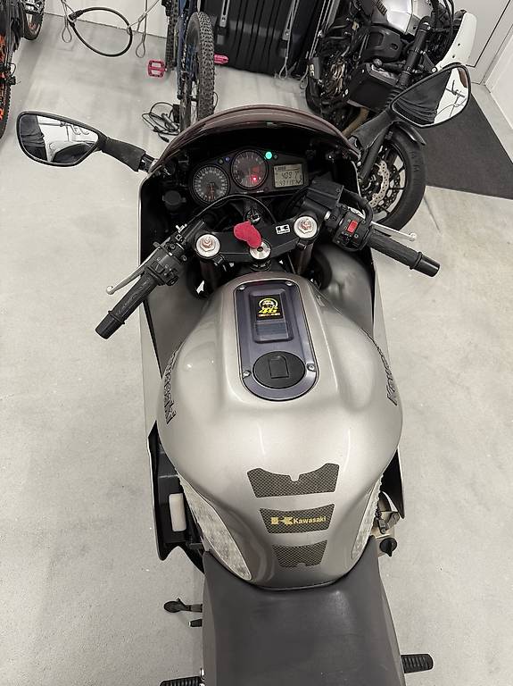 Kawasaki Ninja ZX-12R Bj. 2000, MFK 05.24 im Kanton Obwalden