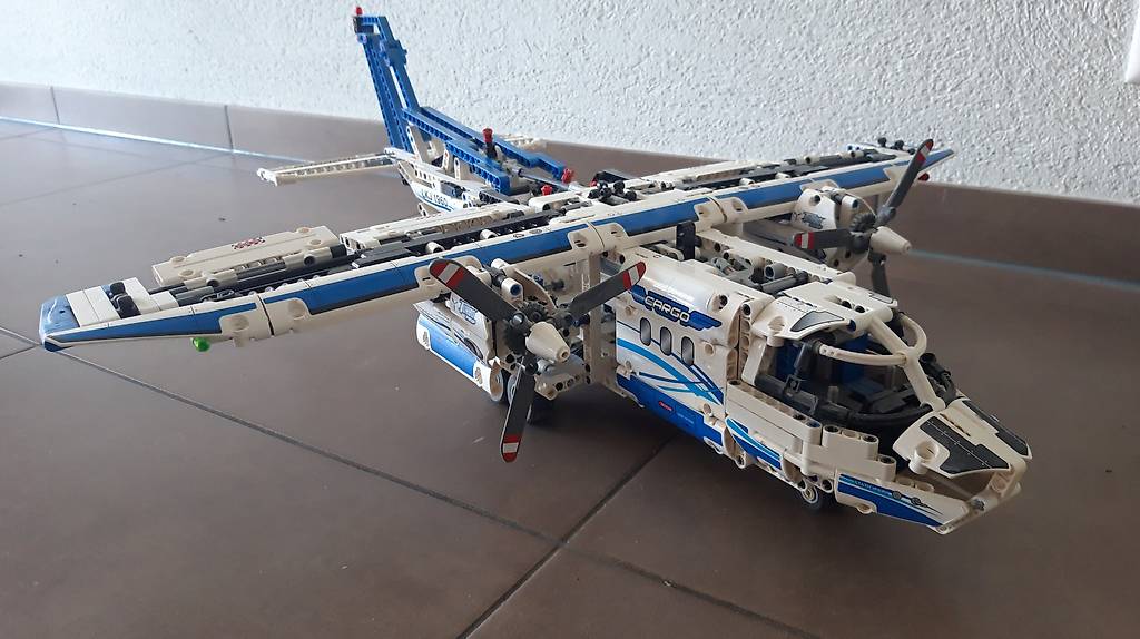 LEGO Technic Cargo Plane (42025) im Kanton Basel-Landschaft