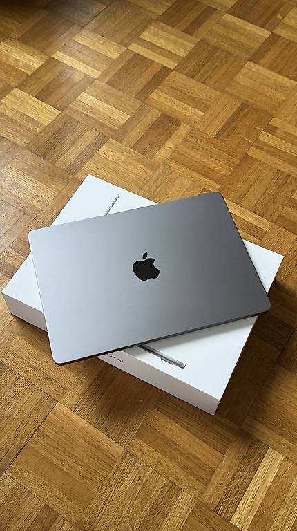 Apple MacBook Air 13 M2 8/256GB 2022 Space Gray im Kanton Luzern