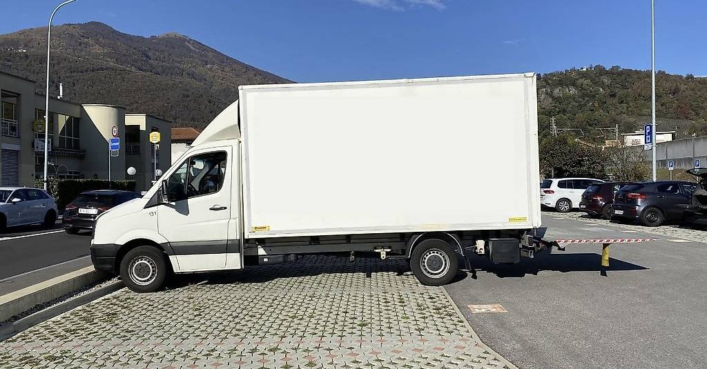 NOLEGGIO CAMION PATENTE B - SPONDA IDRAULICA ELEVATRICE Cantone Ticino ...