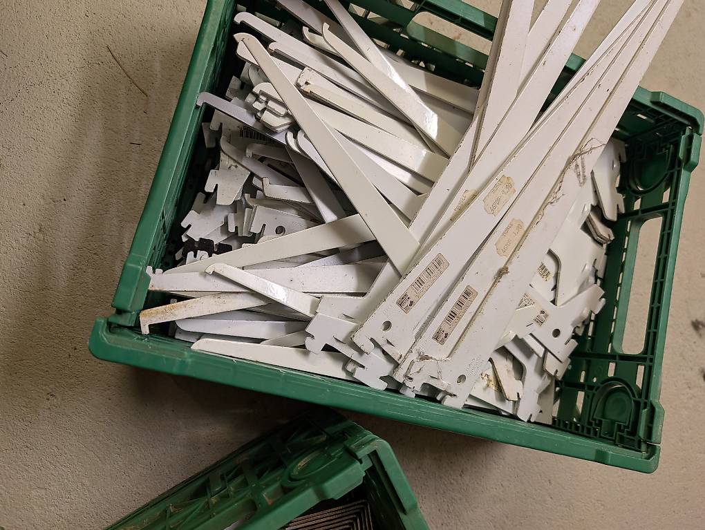 Tablarhalter zu Regalschienen im Kanton Thurgau