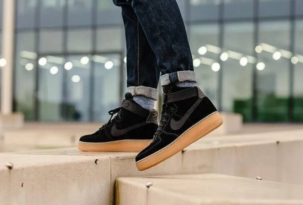 Nike Air Force 1 Wildleder schwarz WIE NEU im Kanton Luzern tutti.ch