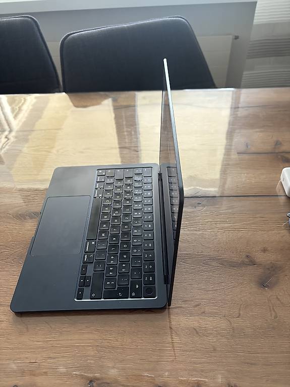 MacBook Air 13 2024 M3 8GB 256GB Midnight Schwarz im Kanton Zürich