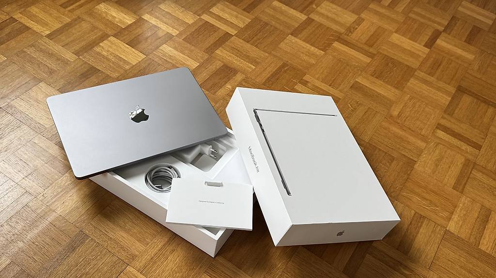 Apple MacBook Air 13 M2 8/256GB 2022 Space Gray im Kanton Luzern