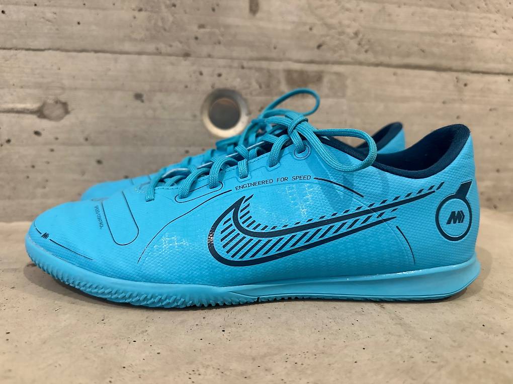 Nike Fussball Hallenschuhe Gr. 42 im Kanton Graubunden tutti.ch