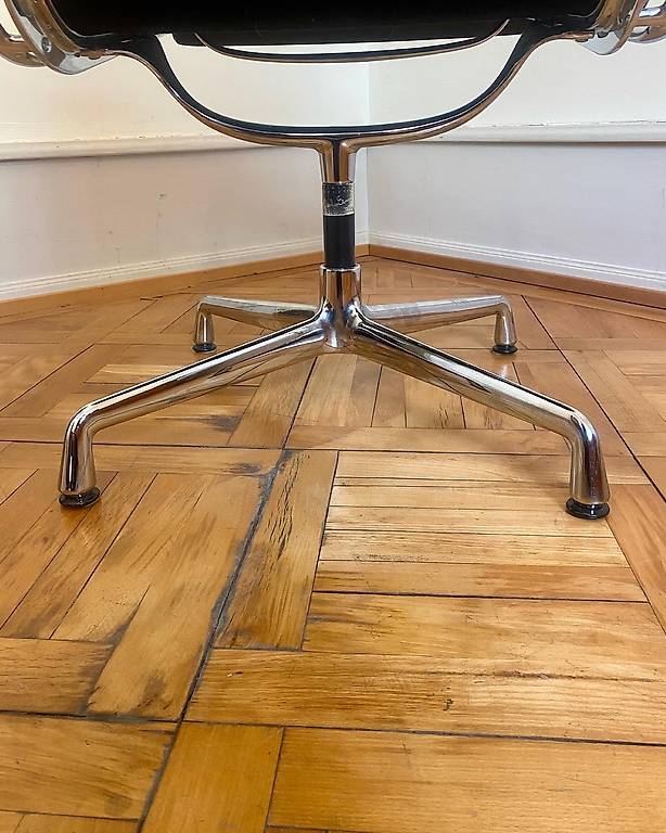 Charles Eames For Vitra Aluminium Chairs EA105 Im Kanton Basel Stadt