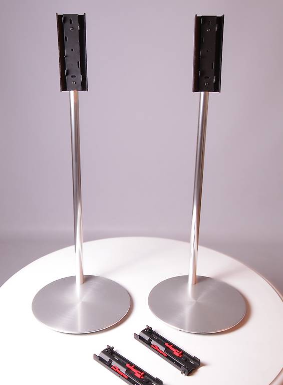 Beolab 4000 Bodenstandfüsse inkl. Wandhalterungen im Kanton St