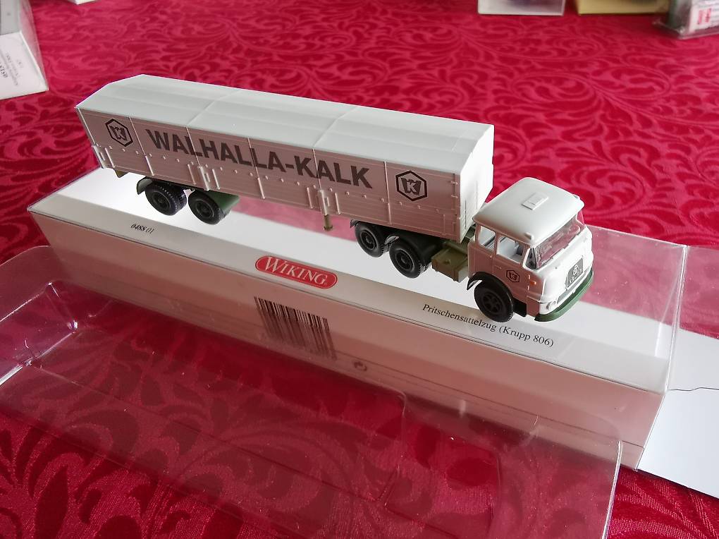 Wiking Pritschensattelzug Krupp 806 "Walhalla Kalk" im Kanton Solothurn