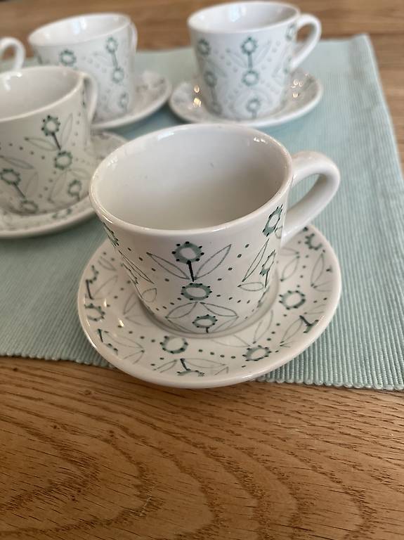 6 IKEA Espressotassen mit Untertassen Blumenmuster weiss im Kanton Aargau