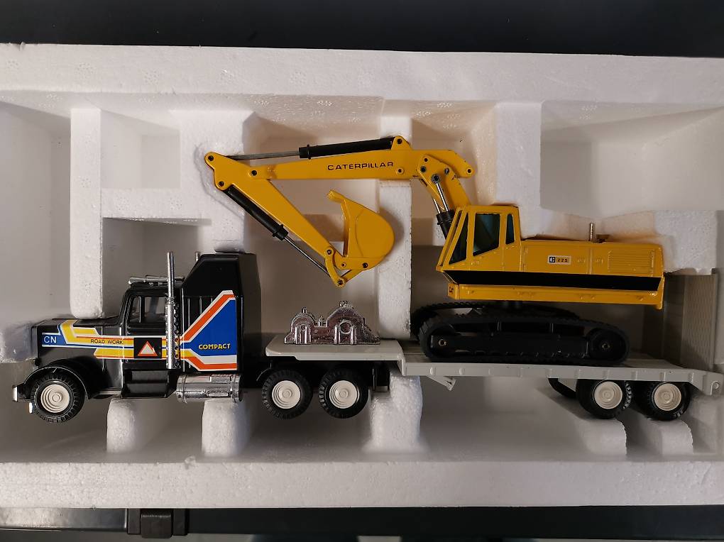 Miniature Excavatrice JOAL - Pelle Caterpillar C 225 - Occasion