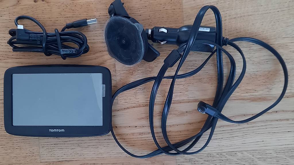 TOMTOM GO BASIC EU 5" im Kanton Zürich tutti.ch