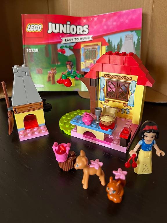 LEGO Juniors 10738 la Casetta nel Bosco di Biancaneve Cantone