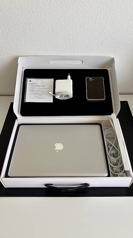 Apple MacBook Pro 15,4