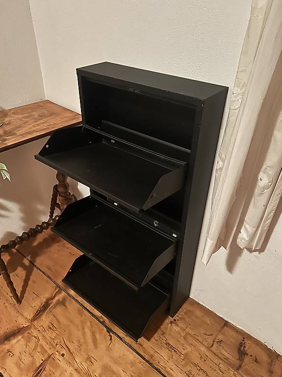IKEA Schuhschrank Metall schwarz 3 Klappfächer im Kanton Graubünden