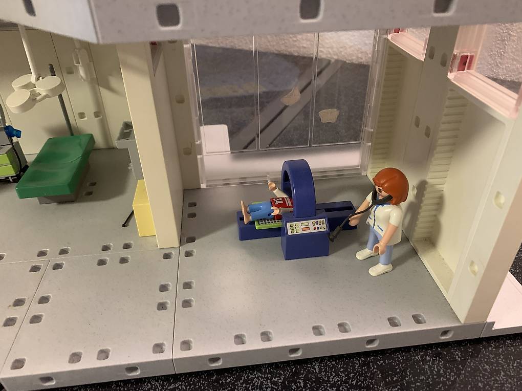 Playmobil Klinik Clinic 4404 + 7883 im Kanton Aargau - tutti.ch