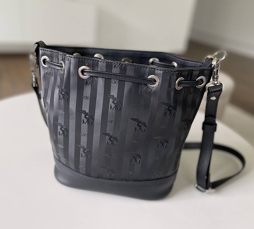 Maison Mollerus Beuteltasche Sion Black/Silber neuwertig im Kanton