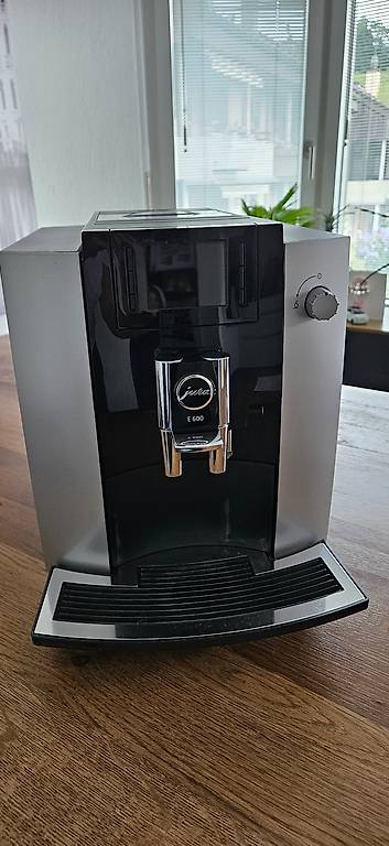 Jura Kaffeevollautomat Modell E600 im Kanton Bern