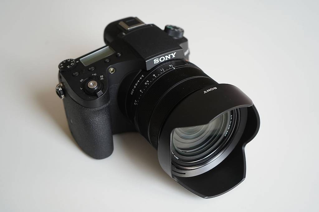 Sony RX10 III, ZEISS® Vario-Sonnar T* 24600 mm, F2.44 im Kanton