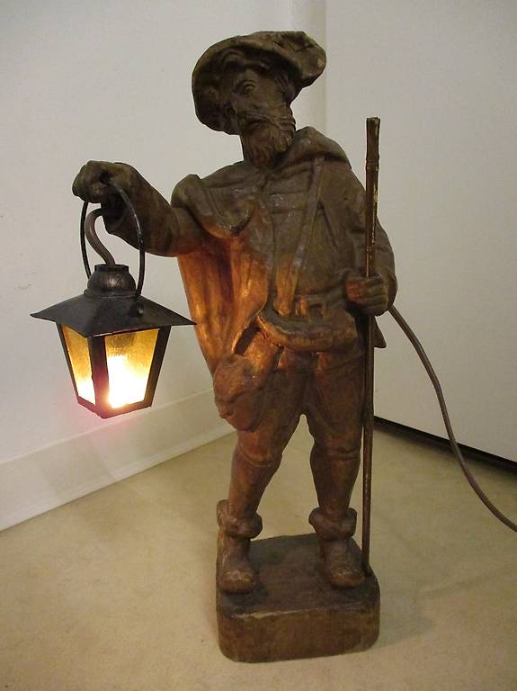 Tisch-Leuchte Laterne handgeschnitzt Jäger mit Laterne in Aargau kaufen