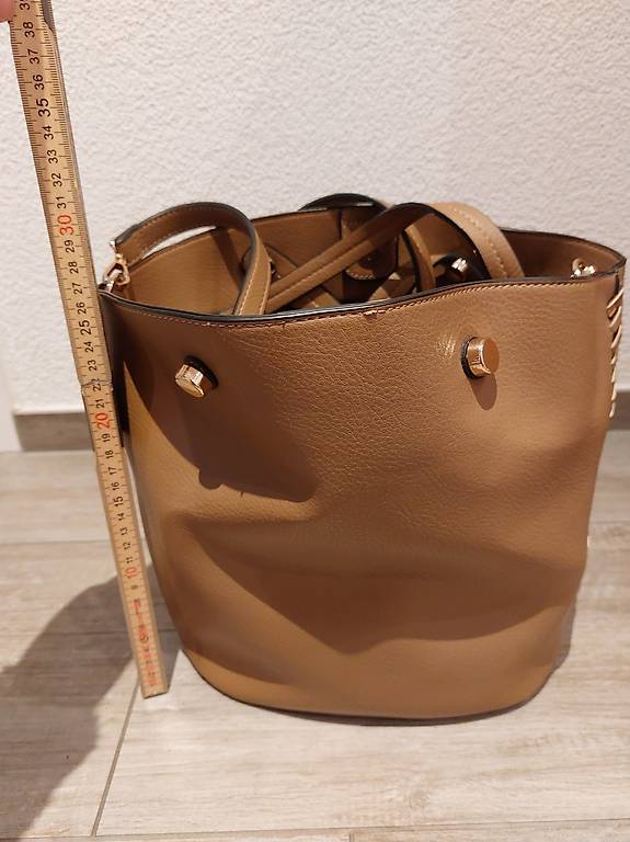 Hallhuber Tasche im Kanton Schwyz