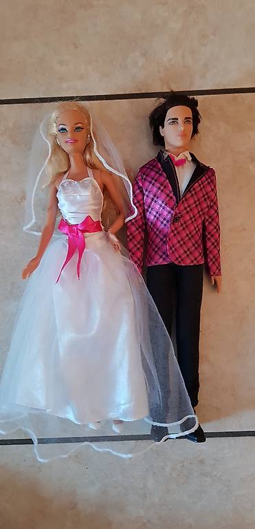 Barbie e Ken sposi con 2 poltroncine Cantone Ticino tutti.ch