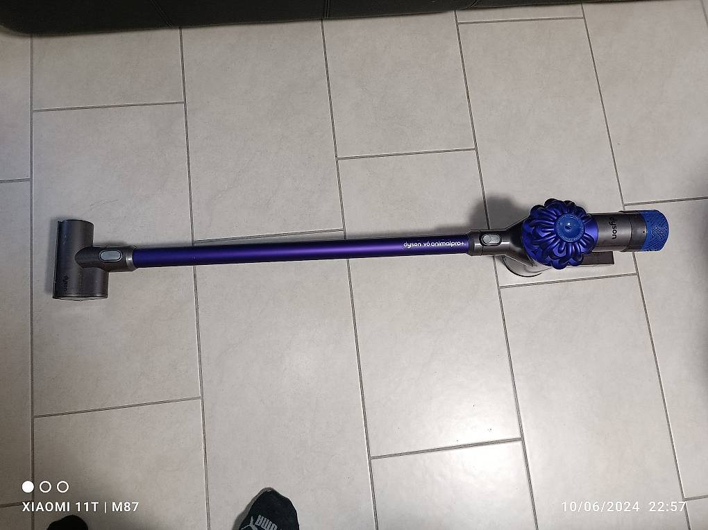 Dyson V6 animalpro + batteria nuova im Kanton Tessin tutti.ch
