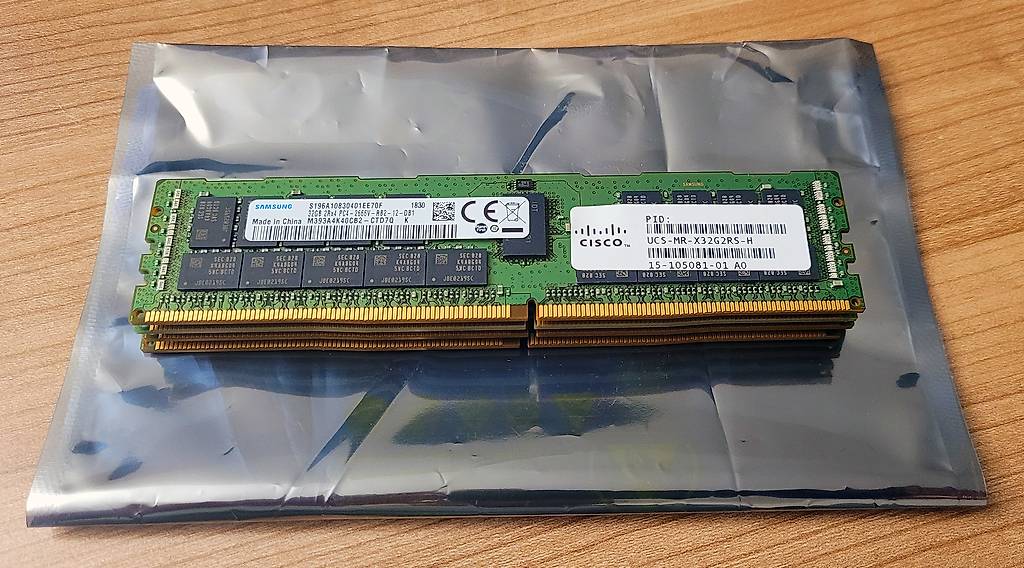 Samsung 32GB 2Rx4 PC4-2666V REG ECC SERVER M393A4K40CB2-CTD Im Kanton ...