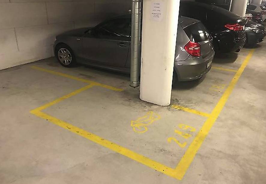 Grosser Töffparkplatz im Limmattower im Kanton Zürich mieten tutti ch