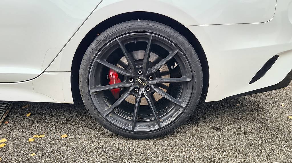 KIA Stinger Japan Racing JR 37 20