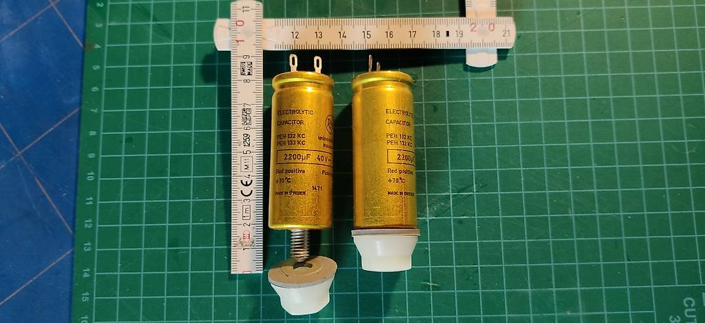 Condensateurs électrolytiques Axiaux Dubilier 2200µF 35V - Pack De 3, Bleu, 15x30 Mm