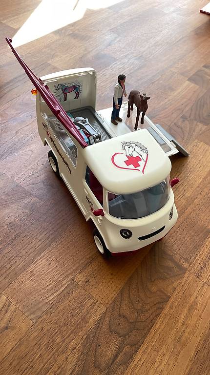 Schleich Mobile Tierärztin (42370) für Pferdehof im Kanton Zürich