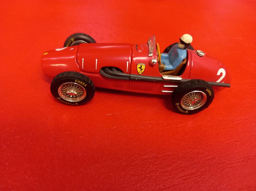 A collectible scale model Ferrari 500 F2 from Quartzo