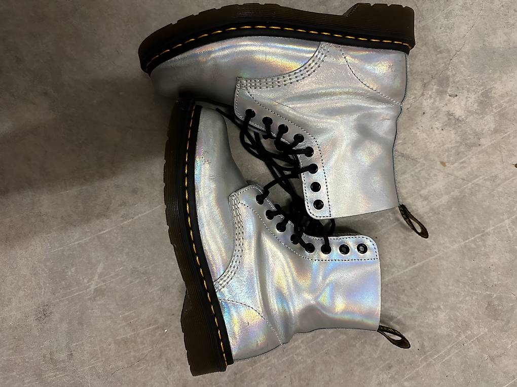 Dr martens argento 38 hotsell